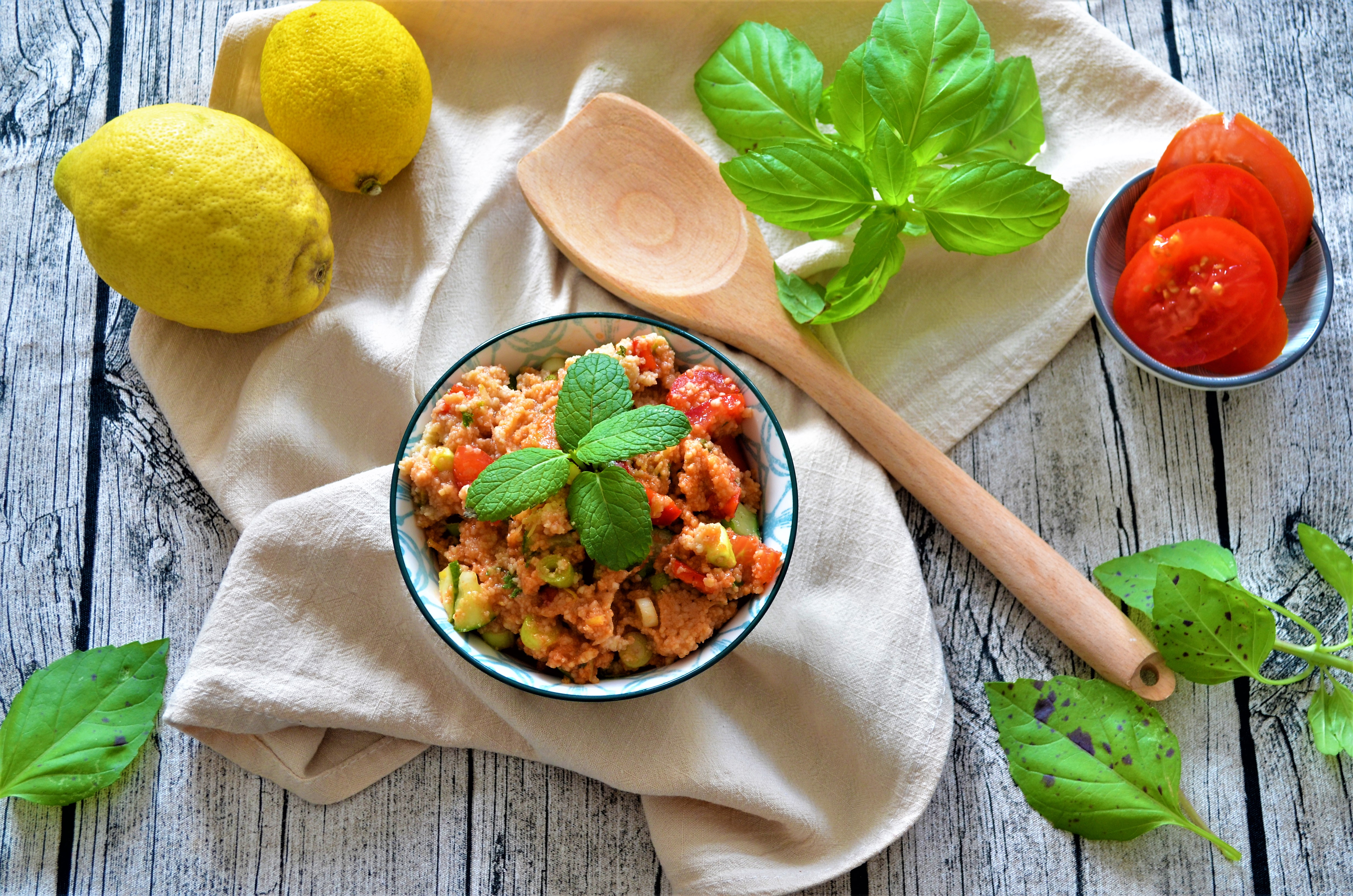 Rezept: Orientalischer Couscous-Salat mit frischem Gemüse und Zitronenzeste