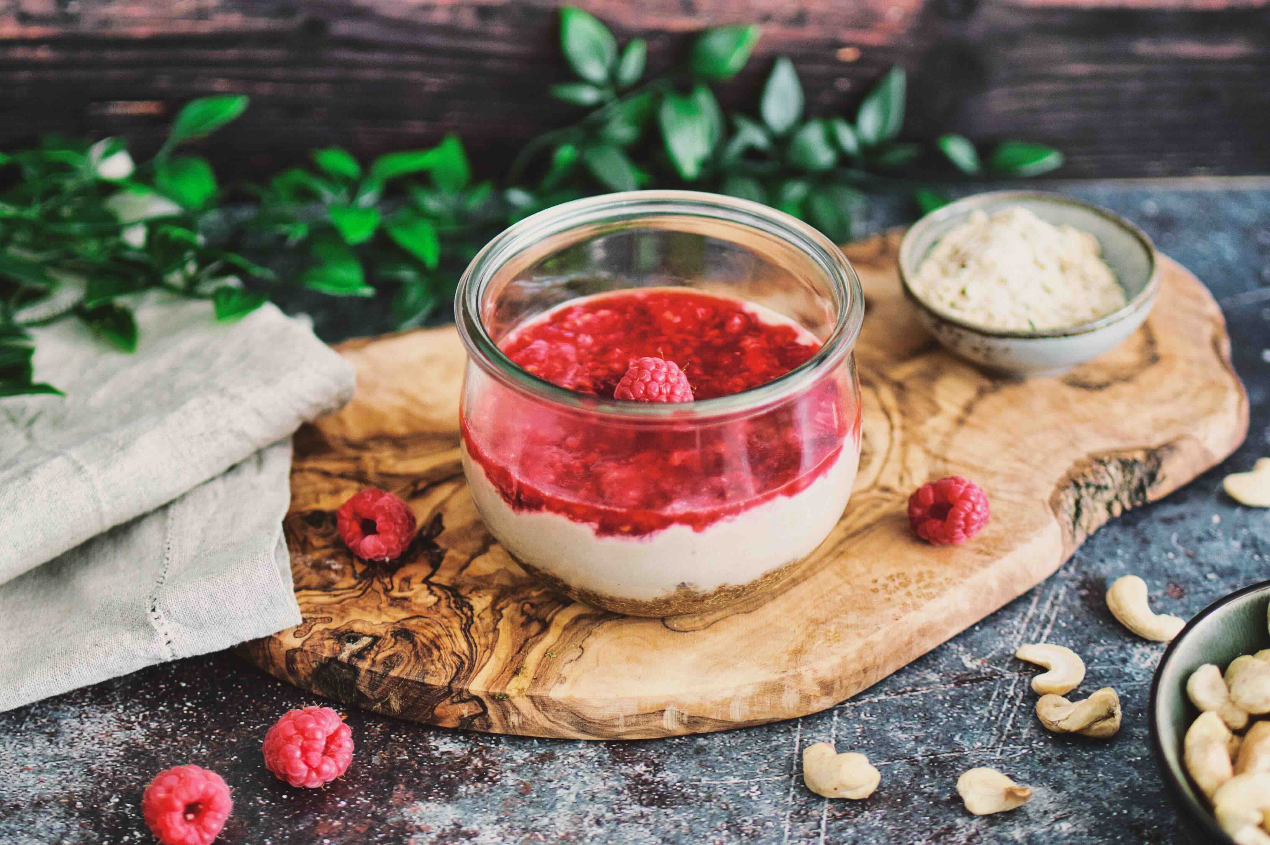 Rezept: Veganer Himbeer-Schokoladen-Cheesecake im Glas 4.9 (71)