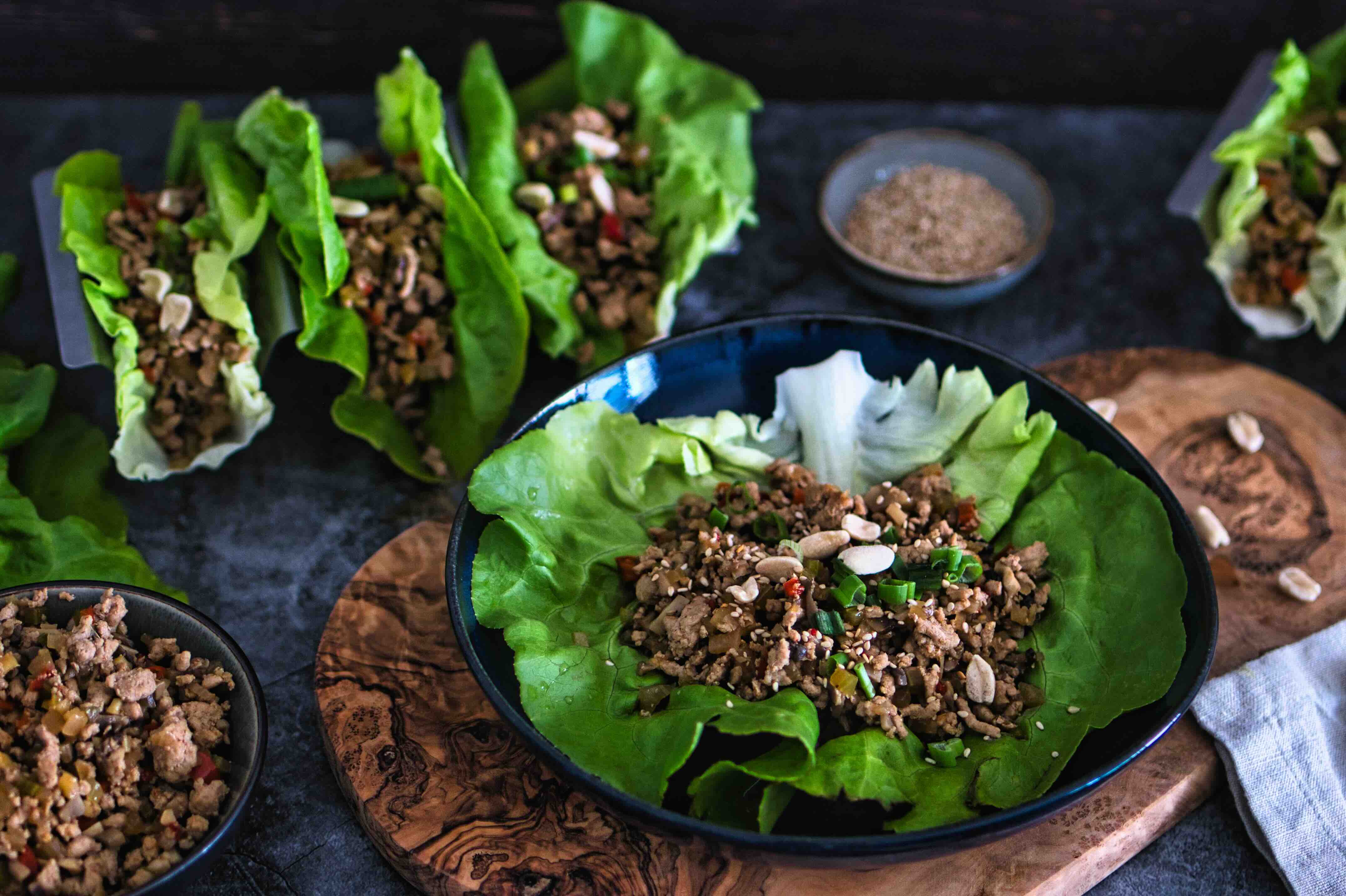 Rezept: Asiatische Salatwraps mit Hähnchen