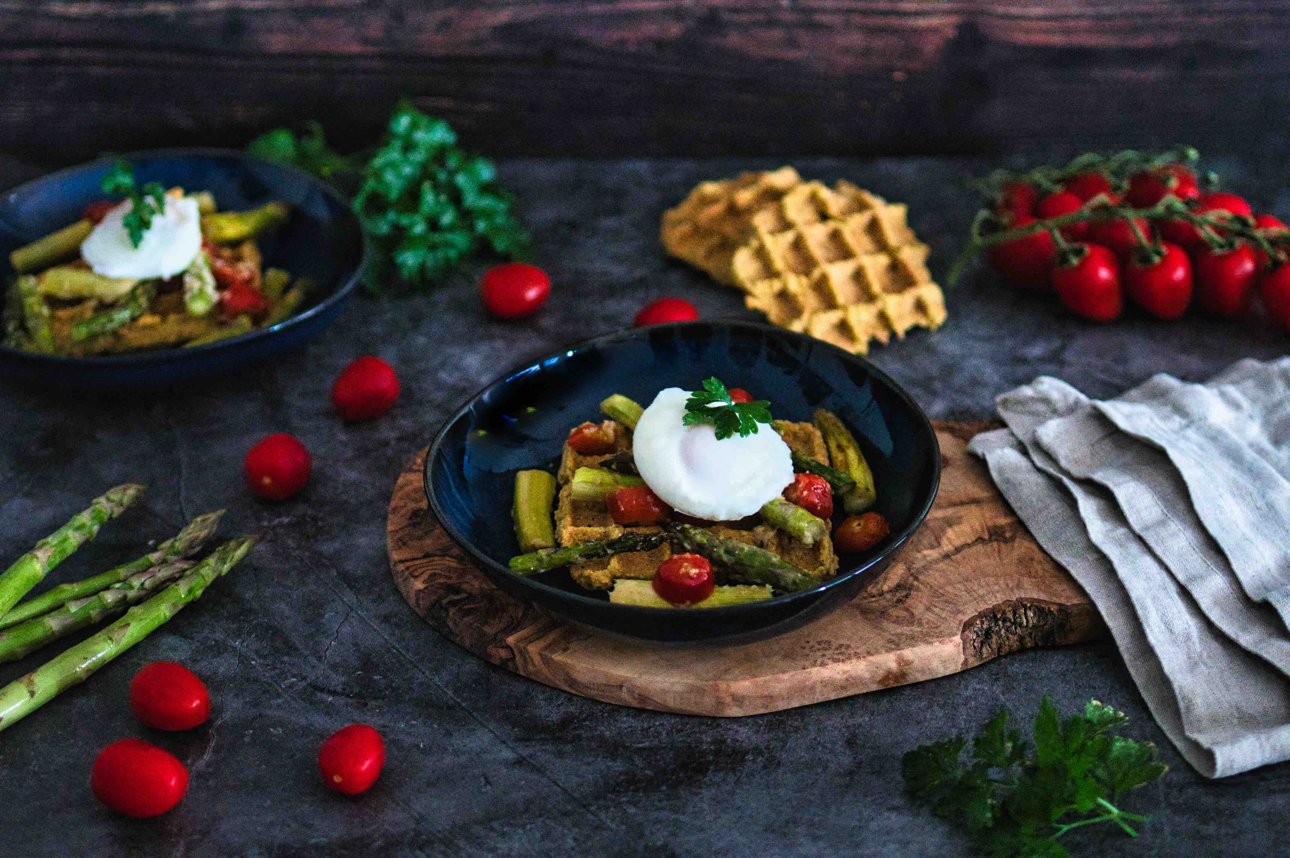 Rezept: Falafel-Waffeln mit Spargel und Ei